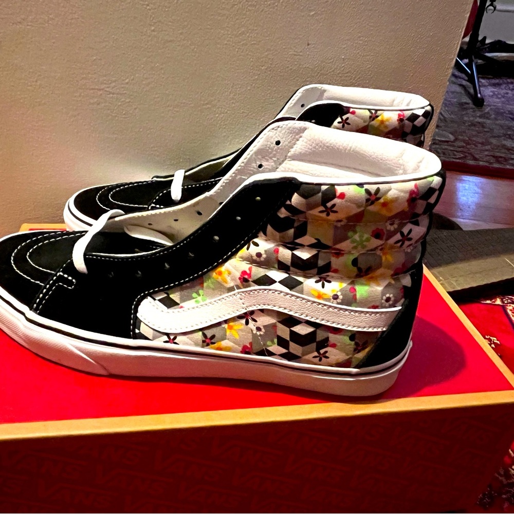 Brand New (NIB) Checkered Cube Vans. High top. Men’s Size 10. SK8-Hi